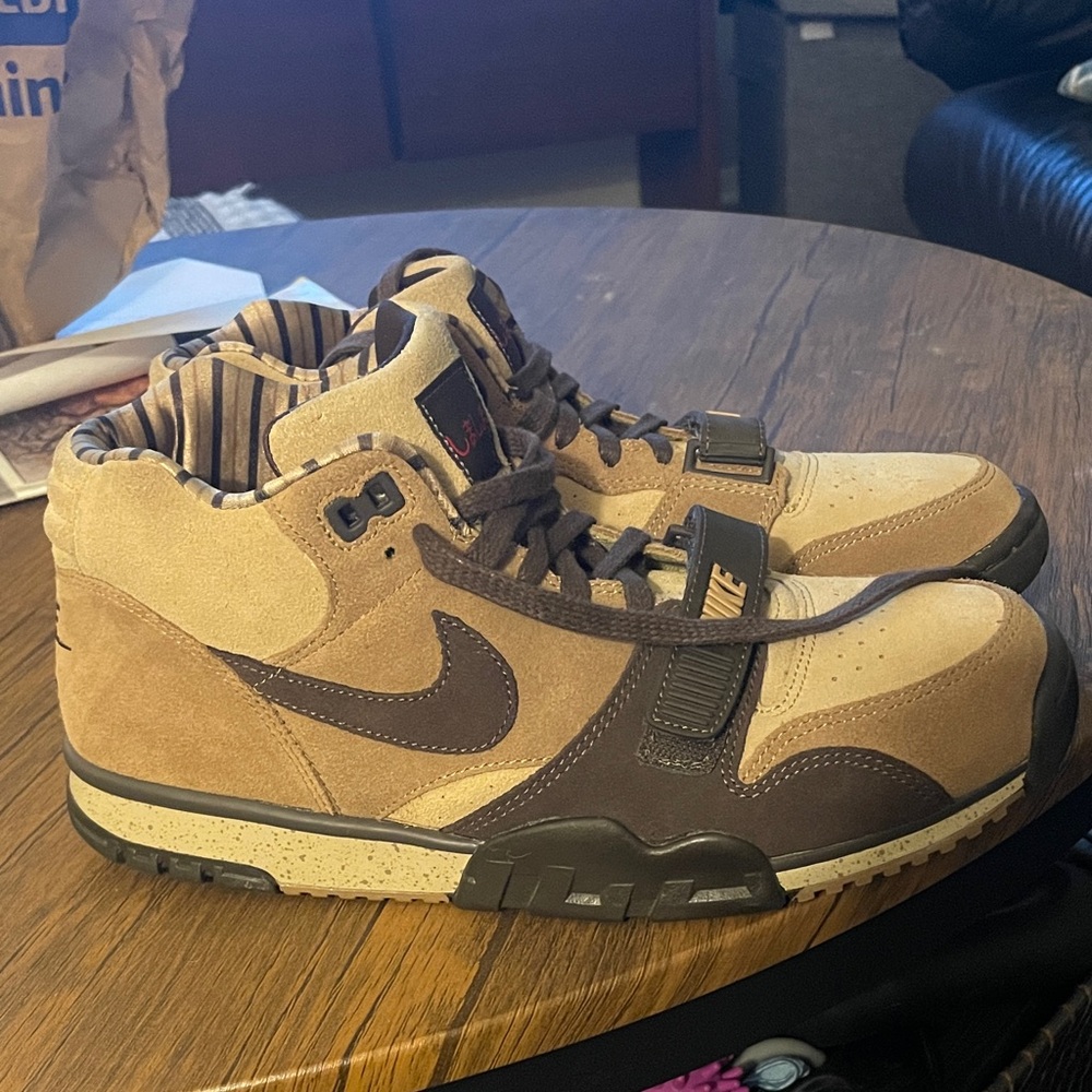Nike Men's Beige and Dark Brown Sneakers